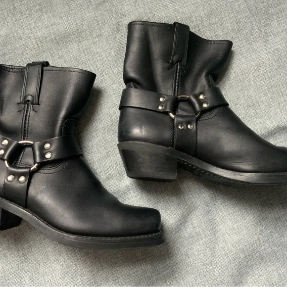 Frye 8r Harness boot in black. Size 9.5 Women’s Boot size - Picture 7 of 12